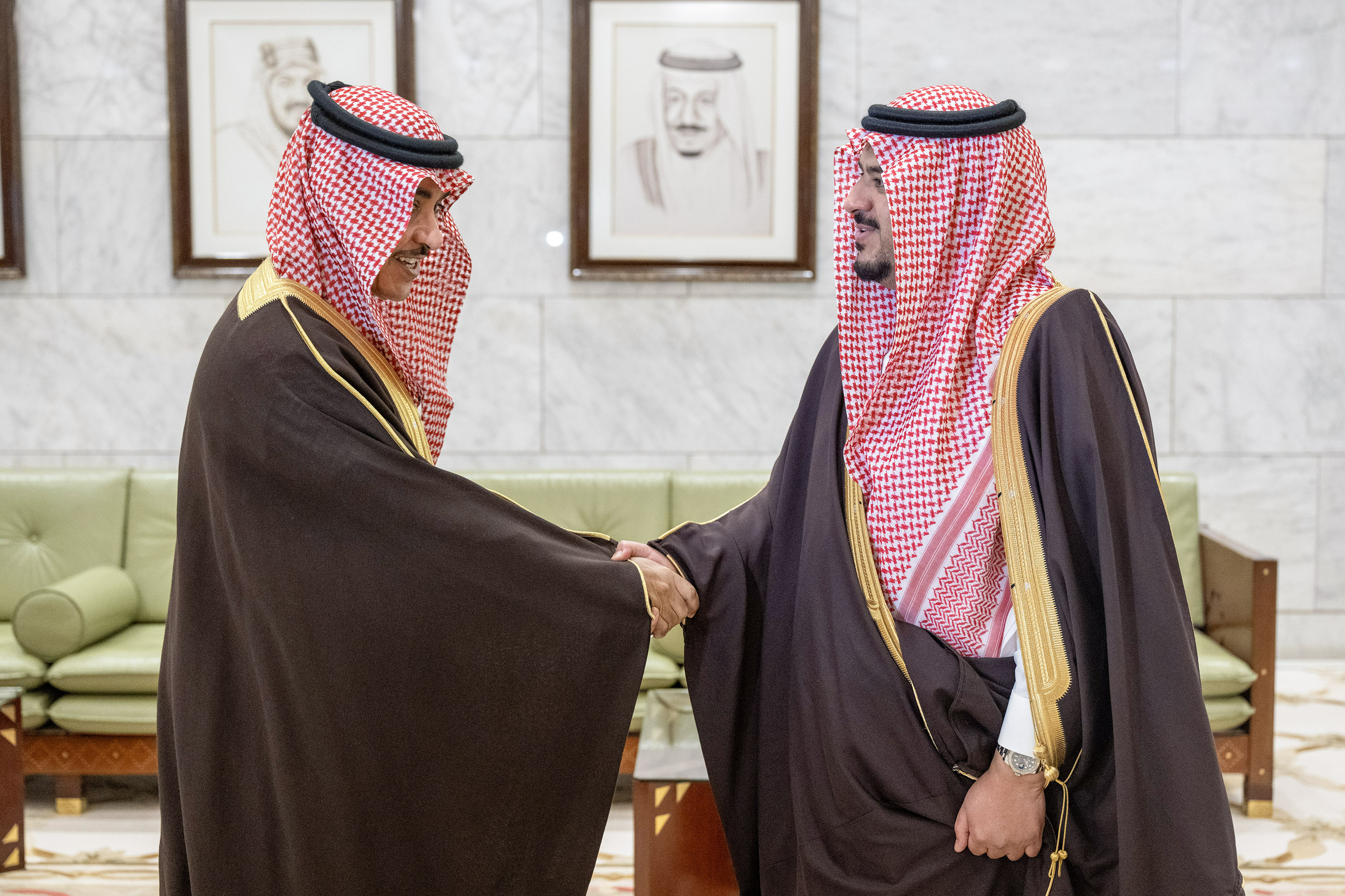نائب أمير منطقة الرياض يستقبل وزير الإعلام